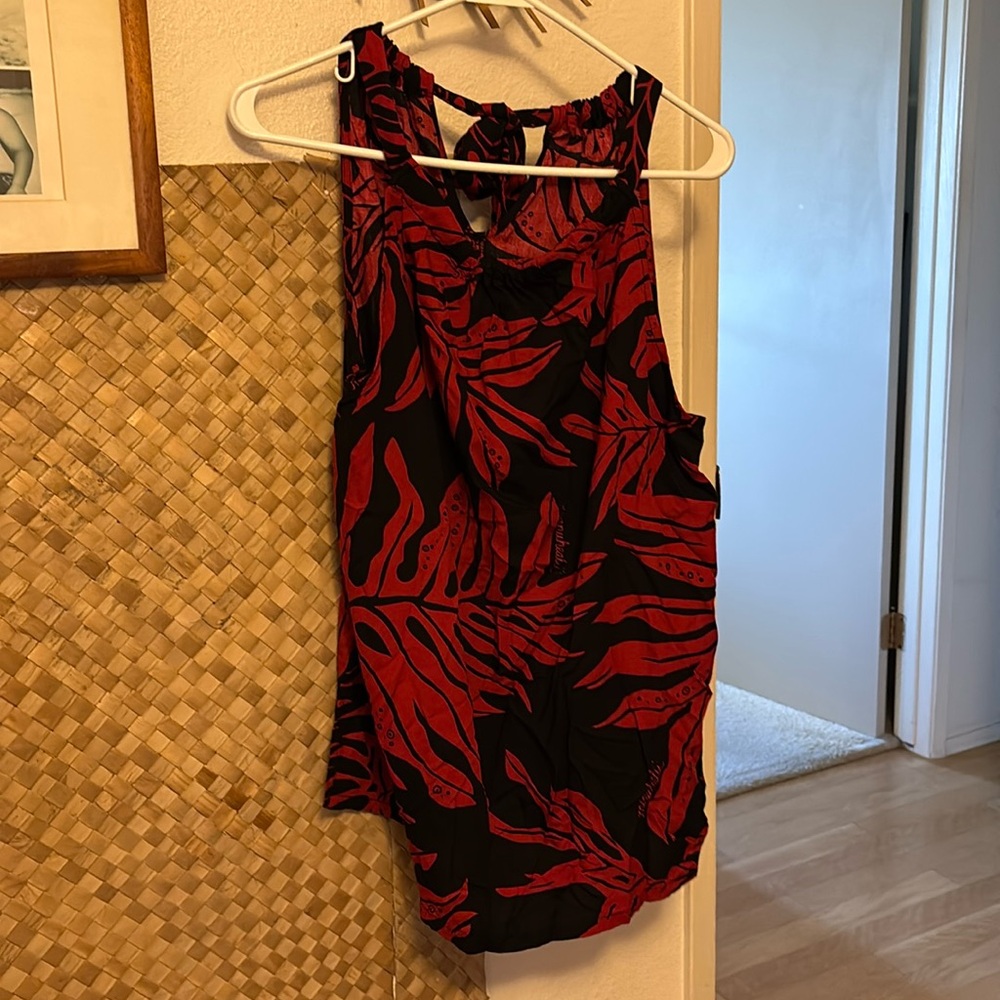 Manuhealii Top
Medium